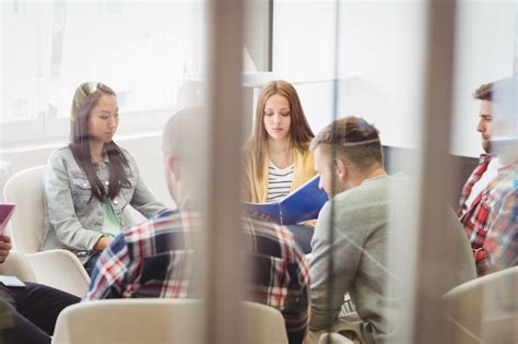 Business People Meeting Room 的图像结果