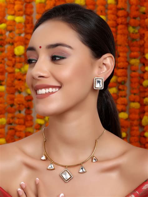 Gold Toned Handcrafted Brass Kundan Passa