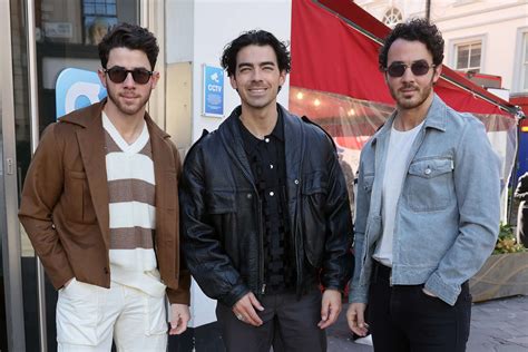Can the Jonas Brothers' golden parenting rule work for you? - Good Morning America