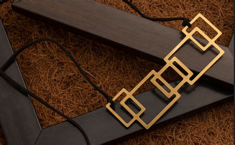 PENTAMEROUS NECKPIECE – EDGES