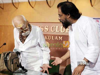 Yesudas and Dakshinamoorthy Swamy during a press meet at Kochi press club