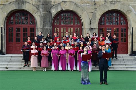 “寄情山水间 相约春风里”草坪诗歌朗诵会在南京体育学院举办