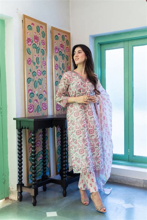 Floral Chanderi suit set – DIMPLE DESIGN STUDIO