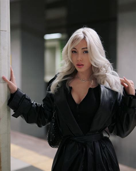 Christine Bright | 😈 | Instagram