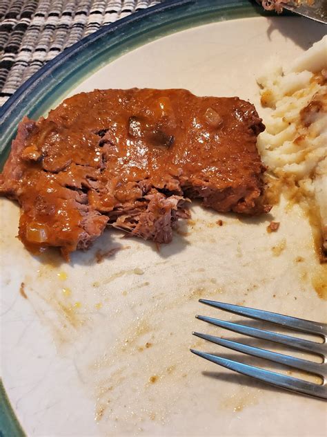 Brandi's Blog: Tasty Tuesday: Crockpot Round Steak with Rich Gravy ...