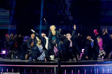 O2 Arena Tour 的图像结果