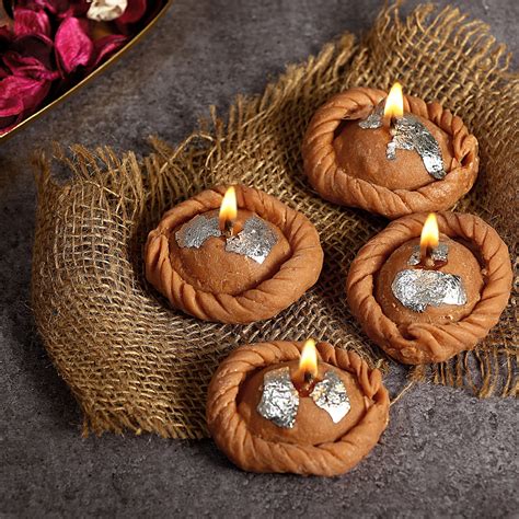 Gujiya Shaped Premium Candle || Hand Poured || Made by Paraffin Wax ...