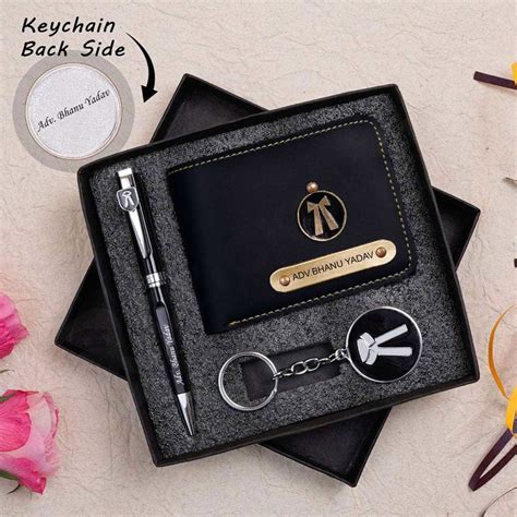 Right Marc: Elevate Your Style with Couple T-shirt & Customized Gifts