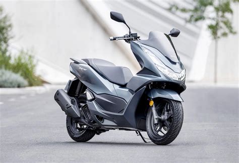 Review Lengkap: Honda PCX 160 - Motor Matic Premium