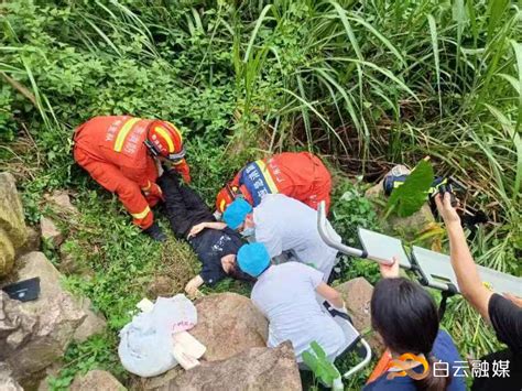 女子坠崖失联67小时，消防公安部门合力救出