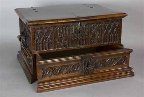 15/16th Century Spanish Walnut Casket, Circa 1500 For Sale at 1stDibs