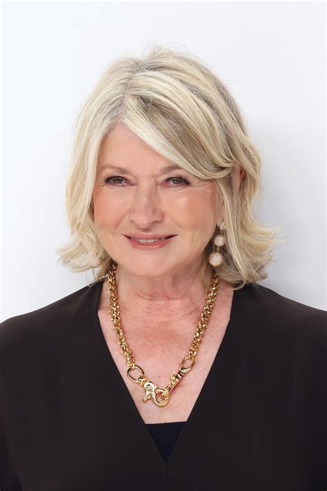 Martha Stewart, 81, shares an unfiltered close-up selfie & boasts her ...