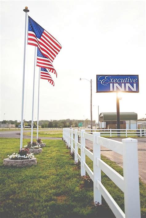 EXECUTIVE INN (Clarksville) - Hotel Reviews & Photos - Tripadvisor
