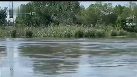 乌克兰一水电站大坝遭破坏：大片土地被淹浸，数万民众需紧急撤离_凤凰网视频_凤凰网