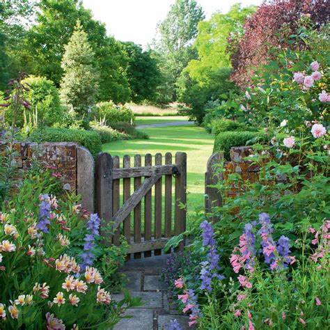 Old English Flower Garden Garden Border Designs | Garden On A Roll