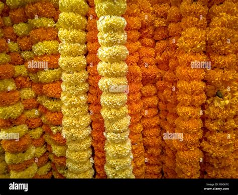Flowers and garlands for sale at the flower market Stock Photo - Alamy