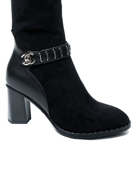 Women Black Solid Boots – ShoeTree