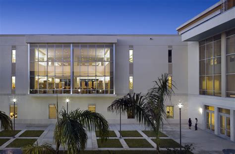 Díaz-Balart Hall — Robert A.M. Stern Architects, LLP