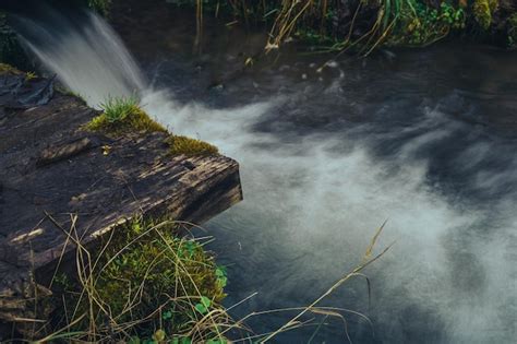 Spring water strong current and splashing water | Premium Photo