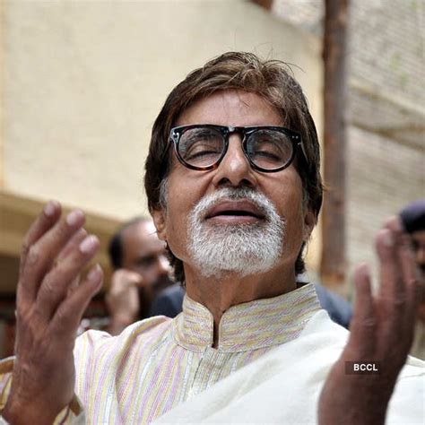Fans gathered to wish their beloved B'wood superstar Amitabh Bachchan ...
