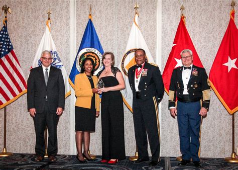 AMRDEC engineer receives leadership award | Article | The United States ...