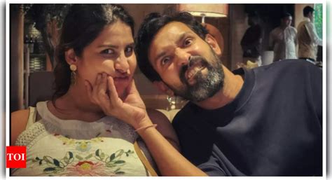 '12th Fail' star Vikrant Massey shares a goofy photo with wife Sheetal ...