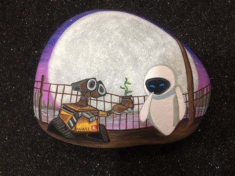 Wall-E hand painted rock. | Painted rocks, Stone art, Painted rocks craft