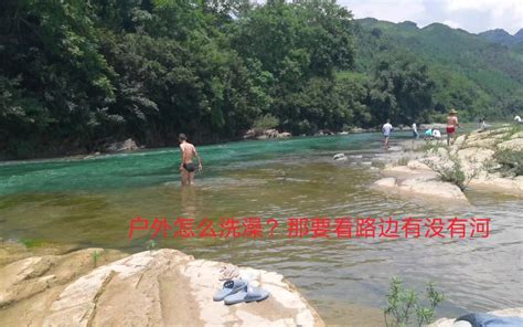 朝鲜农村女人，在河里洗澡，在河里洗衣服_鸭绿江