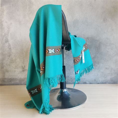 Women's Hand Woven Polywool Kullu Shawl (Peacock) – Bhuttico Shawls