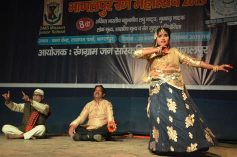 रंग महोत्सव : सिल्क सिटी की सड़कों पर उतरा लघु भारत, गदगद हुए शहरवासी ...
