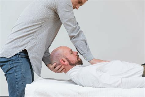 Pinched neck nerve » Symptoms, causes, exercises and treatment.