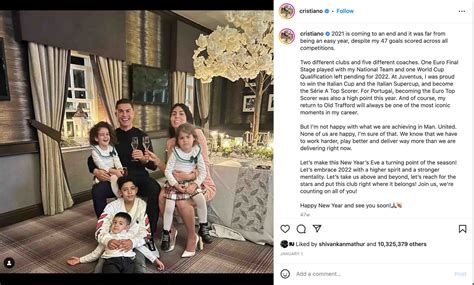 This post falsely claims that Cristiano Ronaldo has accidentally leaked his new club in his ...