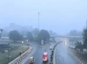 Delhi air stays 'Very Poor'; IMD issues yellow alert for thunderstorms ...