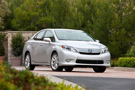 Lexus HS 250h - World’s First Hybrid-Only Luxury Vehicle