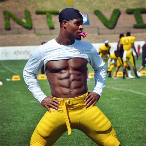 NFL players with the hottest body parts - Outsports
