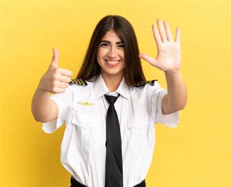 How To Become Pilot In Hindi | how ladies can become pilot | Herzindagi
