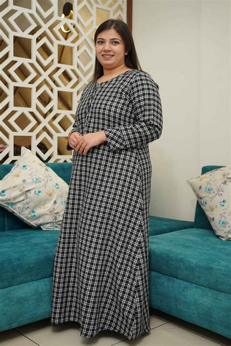 Midnight Grids Woollen Night Gown – Apella