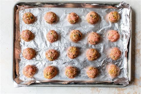 https://www.wellplated.com/wp-content/uploads/2023/04/How-to-Make-Turkey-Meatballs-3.jpg