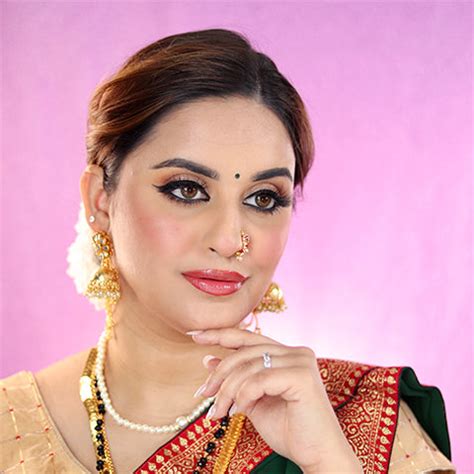 10 Eye Makeup Looks That Will Totally Steal the Show This Festive Seas ...