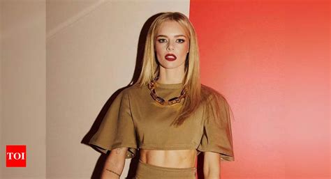 Samara Weaving to lead comedic thriller 'Borderline' - Times of India