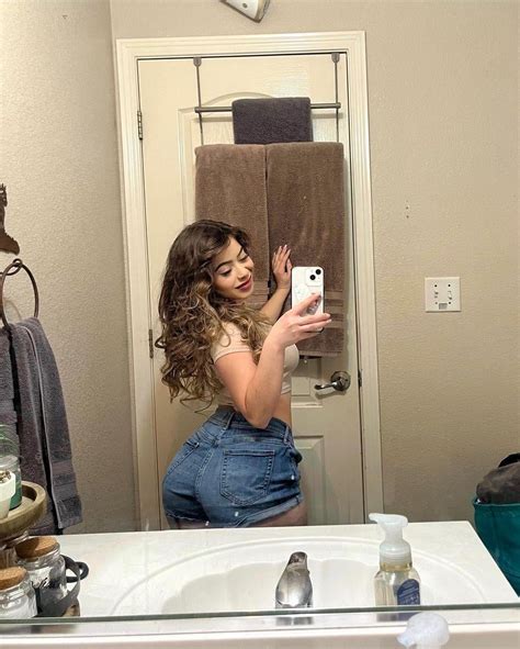 Sarah Cortina : r/Thiccgirlsinjeans