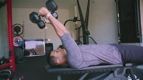 4 Skull Crusher Exercise Progressions for Stronger Triceps