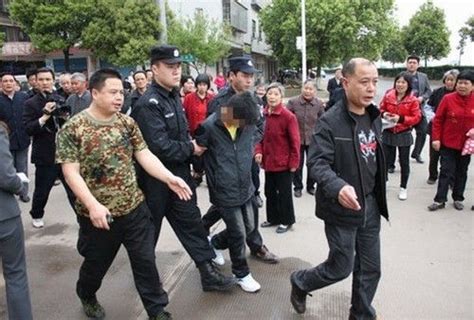 【广西早新闻】广西“22岁大学生杀父母”案嫌疑人被审查逮捕_腾讯新闻