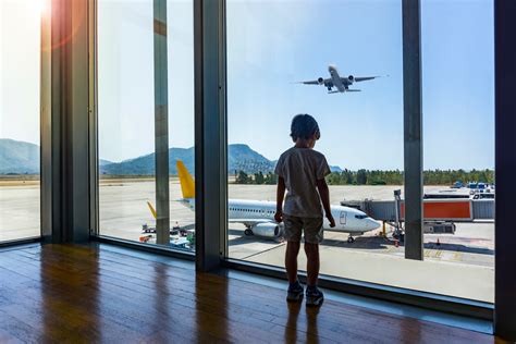 Unaccompanied minor policies and fees for US airlines - The Points Guy