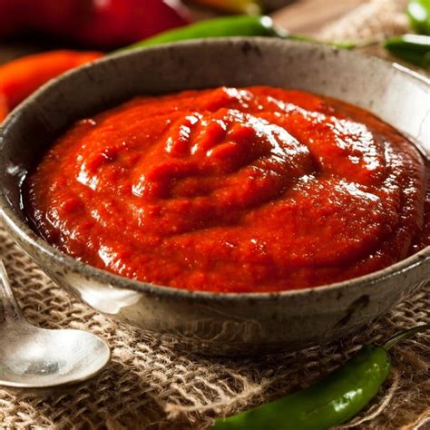 9 Chili Sauce Substitutes (+ Best Alternatives to Use) - Insanely Good