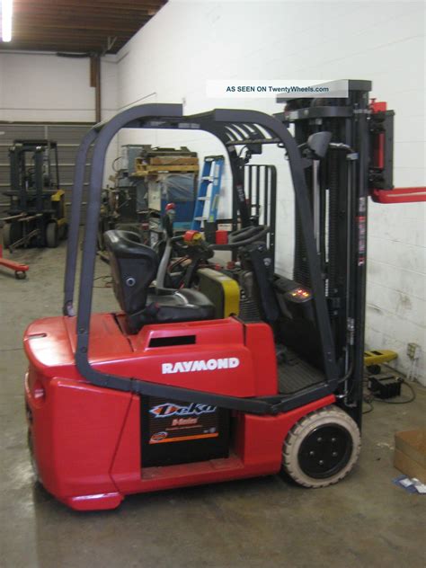 2009 Raymond 3 Wheel Electric Sit Down Forklift - Recon Battery - Tires