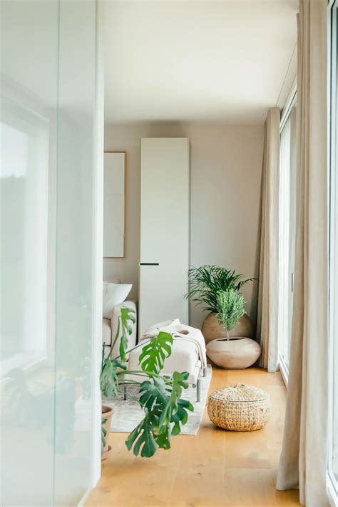 Feng Shui Bedroom: Tips for Energy & Well-Being
