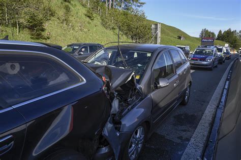 Unfall auf Brennerautobahn: Sieben Verletzte - UnserTirol24