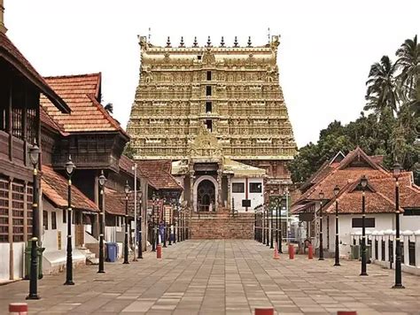 मंदिर में हैं 6 तहखाने