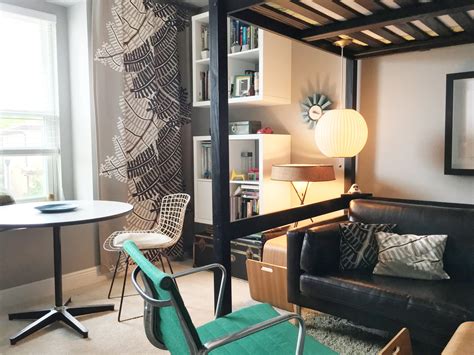 A Table For A 100 Square Feet 30 X 30mm STAINLESS STEEL SQUARE TABLE